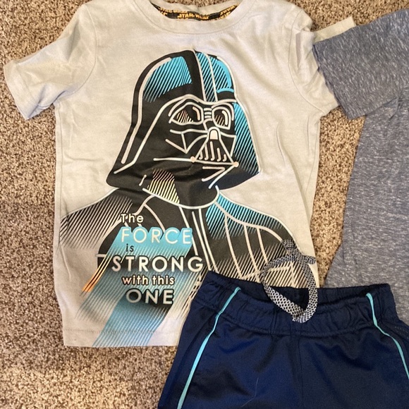 Boys size 5 Star Wars shirts and shorts. Three shirts and two shorts - Picture 2 of 6